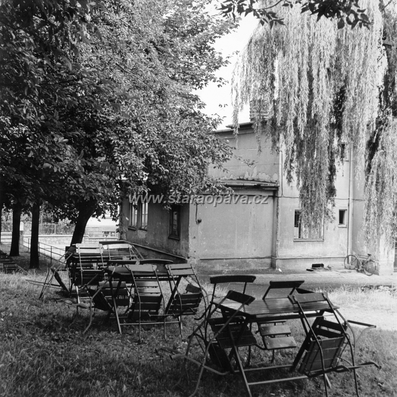 nerudova (4).jpg - Venkovní posezení. Foto z archivu T.Havránka